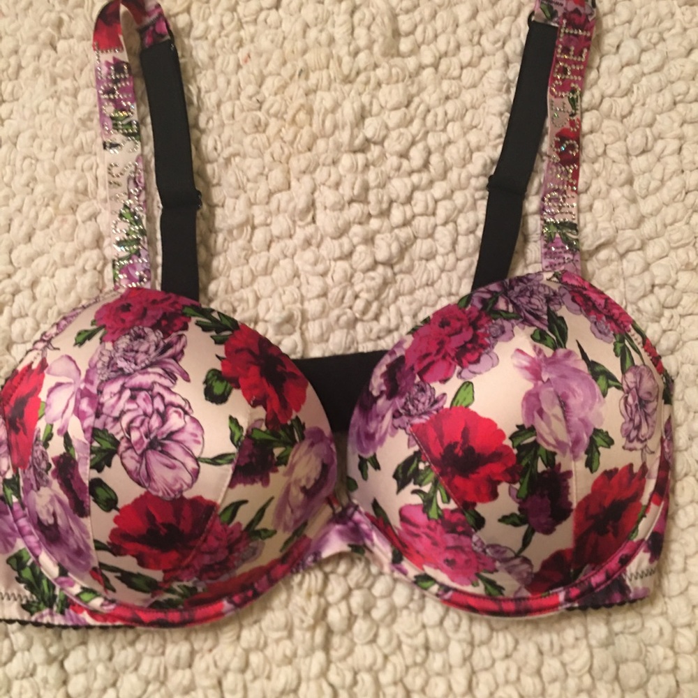 Victoria Secret “very sexy push up” bra 38b